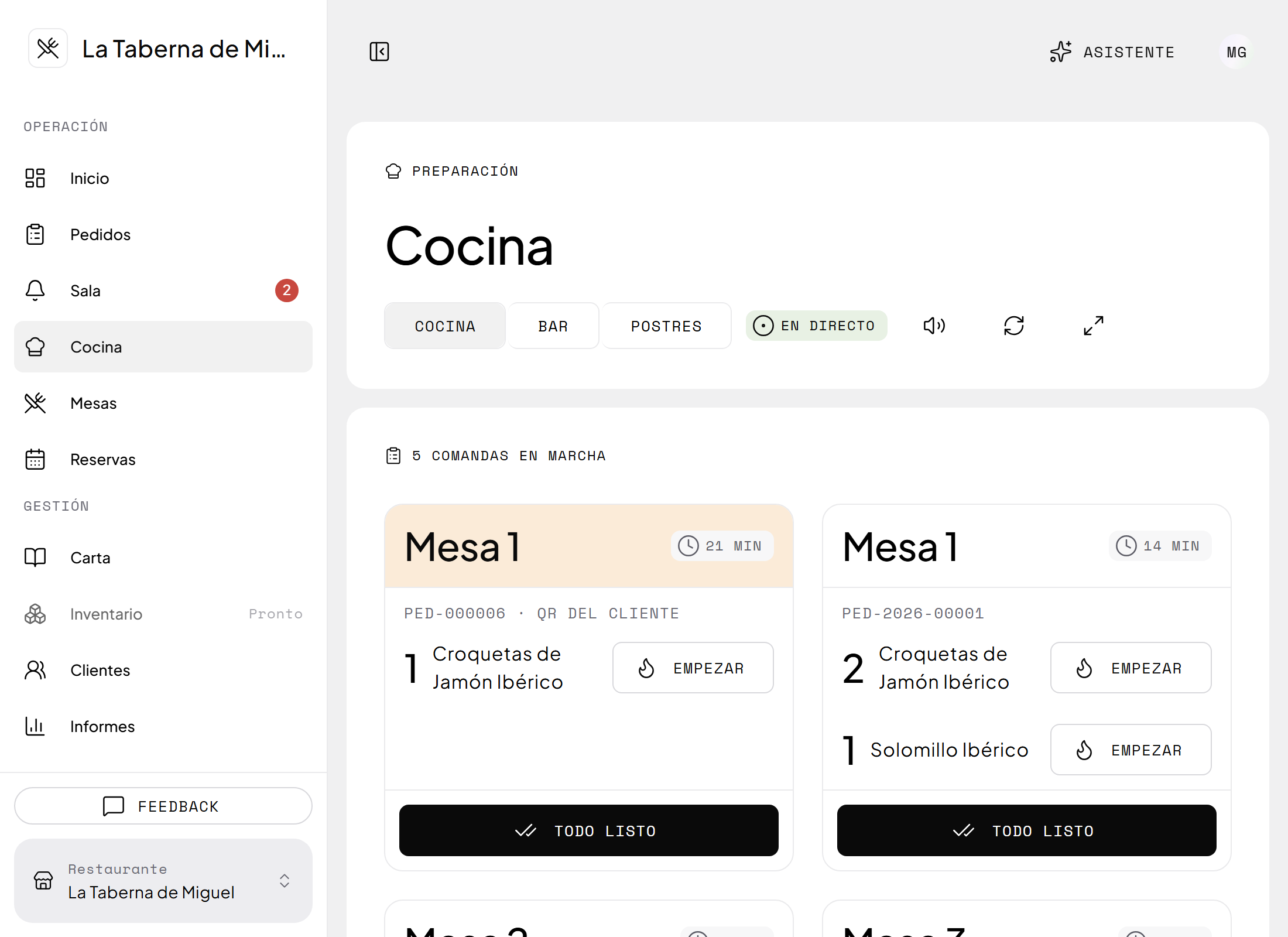 Pantalla de cocina con las comandas pendientes en columnas por estado